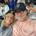 Helen Hunt Instagram - It’s the last home game of the regular season and it’s fan appreciation night! You’re welcome!!! Go Dodgers💙🤍 Go Mets 💙🧡 And Go the guy behind us who is all about that hotdog. @dodgers @mets #nationalleaguewestchampions