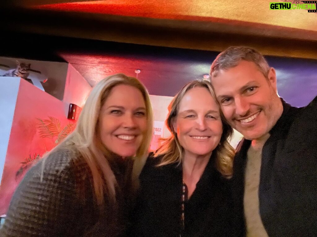 Helen Hunt Instagram - Here with Sweethearts @marycmccormack and @filmbymichaelmorris after watching his BEAUTIFUL film “To Leslie.” Go see it!!!!