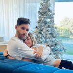 Helen Lindes Instagram - Mañana de Navidad… ilusión, familia, cariño… y recordando a los que ya no están o que están lejos. 💙 ¡¡Feliz Navidad a todos!! #merrychristmas #diadenavidad