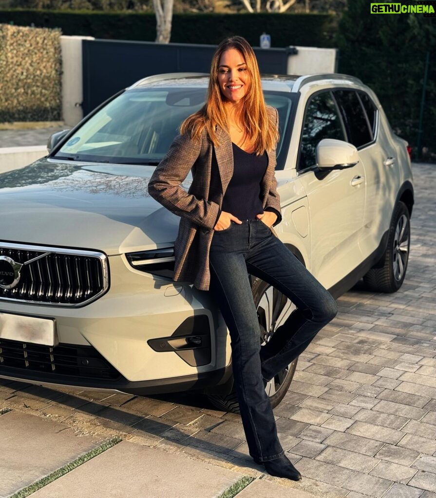 Helen Lindes Instagram - #publi Nuevo híbrido en casa 🙌🙌🙌 No puedo estar más feliz @volvocares #volvoxc40 #hybridcar