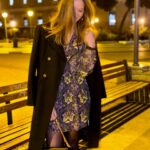 Helen Lindes Instagram – Madrid, de noche… 🌓 A veces es complicado salir del negro en invierno, aquí una idea para combinar un vestido estampado con accesorios más calentitos. ❄️✨❄️ #winterlook #flowerydress #lookdeinvierno