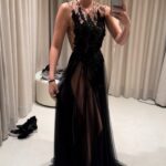 Helen Lindes Instagram - ¿Me ayudáis a elegir? No sabría decir cuál me gusta más ❤️ @marcoymaria #lookevento #dificileleccion #diseñocanario #modaespañola