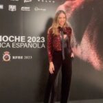 Helen Lindes Instagram - La Noche Hípica organizada por @rfhe_oficial fue todo un éxito, muchas gracias por invitarme a entrar en un mundo que me apasiona, el de los caballos! Todo evento tiene su preparación, elección del look, horas de maquillaje y peluquería, posado en photocall, atender a la prensa, crear contenido para redes… y un largo etc. Aquí os enseño un poco de todo eso … 1 y 7 -posado en photocall 2- video photocall y con @marsaura posando para @holacom 3- Últimos retoques de pelo y maquillaje y cuidando mi melena con Hair Therapist de @rowenta_es 4- Eligiendo mi look en @valytyplace : pantalón y torera @coosyofficial pendientes @marinagarciajoyas bolso @thesant_oficial zapatos @inesdomecqshoes 5- Detalles de mi look 5- Vídeo look completo en el showroom