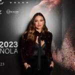 Helen Lindes Instagram - La Noche Hípica organizada por @rfhe_oficial fue todo un éxito, muchas gracias por invitarme a entrar en un mundo que me apasiona, el de los caballos! Todo evento tiene su preparación, elección del look, horas de maquillaje y peluquería, posado en photocall, atender a la prensa, crear contenido para redes… y un largo etc. Aquí os enseño un poco de todo eso … 1 y 7 -posado en photocall 2- video photocall y con @marsaura posando para @holacom 3- Últimos retoques de pelo y maquillaje y cuidando mi melena con Hair Therapist de @rowenta_es 4- Eligiendo mi look en @valytyplace : pantalón y torera @coosyofficial pendientes @marinagarciajoyas bolso @thesant_oficial zapatos @inesdomecqshoes 5- Detalles de mi look 5- Vídeo look completo en el showroom
