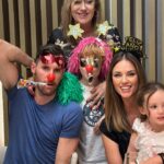 Helen Lindes Instagram - ¡¡¡Feliz día de Reyes!!! 👑👑👑Recap de unas Navidades maravillosas… 💙🎄❤️❄️ #family #friends #dogs #christmastime