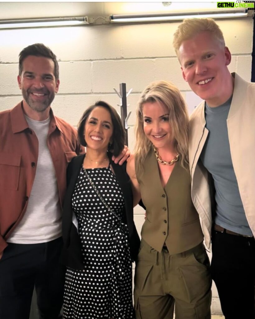 Helen Skelton Instagram - Something very special about that group of dancers ….. total joy to watch you guys do what you do best in @strictlycomedancinglive with the @bbcmorninglive gang….. still smiling having seen you light up the stage. Congratulations @jasongilkison … for what it’s worth Ken No.1 got my vote @gorka_marquez 😜🙌💃 #strictly #strictlycomedancing