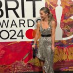 Helen Skelton Instagram - Loved seeing Kylie …. Loved seeing some good people for a good squeeze…. Buzzing to watch @gregfrostie and Barney do their thing 📺 …. Thanks for a top night @brits Dress @mywardrobe_hq @kurtgeiger @willa.phoenix @annabelkermanstylist #brits #redcarpet #awards #london #saturday