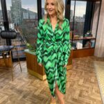Helen Skelton Instagram - Highlight of the week - cheering on @mollieking as she pedals for. @comicrelief and watching @gethincjones do a rhumba apparently … @bbcmorninglive always good to have a giggle with @jmanrara big thanks @nancyspencermakeup @alexandrayoungfashionstylist #telly #mornings #manchester #strictly #comicrelief