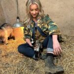 Helen Skelton Instagram - CLOTHES….. Took a million pics last week on the farm …. Before I spam you with the baby animals here’s the clobber because that’s what 90 % of my dms are about… very grateful to be working with @gooutdoors and @jdwilliamsuk at the minute which means I have some welcome additions to my wardrobe … alongside that some lovely brands, big and small have loaned me things recently so I tagged them. Plenty of these boots and jackets are years old ….One of these wax jackets had a football ticket from 2017 in the pocket….. if clothes could talk 😳😉 😆 Thank you @annabelkermanstylist for sorting me out, thank you @melissabourne for painting my face ❤️ Pic 1. Jacket @karen_millen shirt @insidejigsaw jeans @jdwilliamsuk (ad) Pic 2. Waistcoat and boots @fairfaxandfavor Jacket @gooutdoors (ad) leggings and belt @marksandspencer @marksandspencerstyle @sockshopuk Pic 3. Jeans @marksandspencer jacket necklace @chlobojewellery @warehouseuk waistcoat @jdwilliamsuk (ad) @marksandspencerstyle Pic 4. Waistcoat @fairfaxandfavor shirt @jdwilliamsuk (Ad) jacket @gooutdoors (ad) Pic 5. Waistcoat @wyselondon @chlobojewellery shirt @jdwilliamsuk (ad) boots @fairfaxandfavor jeans @marksandspencer #farm #yorkshire #rurallife #outdoors #clothes #layers #outdoorwear #ad #loans #