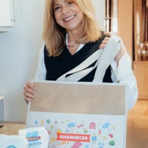 Helena Isabel Instagram - Para começarmos bem o ano, deixo-vos a receita do meu bolo favorito para o chá! 🍵 
Feito com produtos das @lojas.amanhecer, mesmo aqui ao lado de casa!
Espero que gostem! ❤️

#AmanhecerBemAoSeuGosto #PoupançaAoVirarDaEsquina
p u b