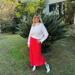 Helena Isabel Instagram - Ainda o espírito natalício! ❤️ é a cor!

Saia @boho.chic.trendy_