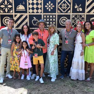 Helena Isabel Instagram - Mais uma vez tive a oportunidade de participar no Festival da Comida do Continente que se realiza na cidade do Porto. Não posso deixar de agradecer a forma como fui recebida e de dar os parabéns à excelente organização do evento, desde os espaços dos chefs e das suas receitas assim como os espetáculos com os nossos artistas tão queridos do público. Hoje ainda vai a tempo de dar um salto ao recinto mas amanhã há mais! Aproveite este espaço para toda a família!
#festivalcomidacontinente 
@continente