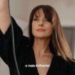 Helena Costa Instagram - *pub Guarda este reels porque vais precisar dele mais dia menos dia, acredita! 🥹 Num ano pode acontecer tanta coisa! Coisas boas e coisas menos boas! As coisas menos boas são que podes ficar com cabelos brancos de um dia para o outro! 😳 As coisas boas são que @lorealparis tem uma nova coloração para casa, Excellence Creme, agora enriquecida com ácido hialurónico! Fácil de usar, faço a mistura de dois cremes, agito bem e coloco no cabelo, 30 min depois retiro com o shampoo e coloco a máscara. Fico com um cabelo brilhante, sem cabelos brancos e por mais tempo! #LorealParisPortugal #LorealParisHairColor #TransformaOTeuCabeloEmSegundos