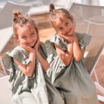 Helena Costa Instagram - Atenção às poses auto recreativas que ninguém lhes ensinou nada e já não lhes consigo sacar uma foto sem ser com sorrisos amarelos, mãozinhas à anjinho e corações feitos com dedos 🫣🤦🏻‍♀️