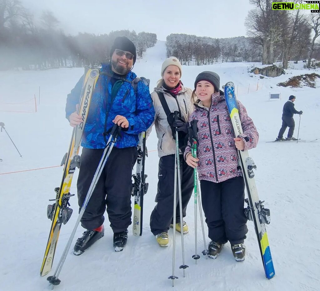 Helena Luz Instagram - Ski no Perito Moreno ❄️ simplesmente sem palavras!!! . . . . . . . . . #bariloche #peritomoreno #ski