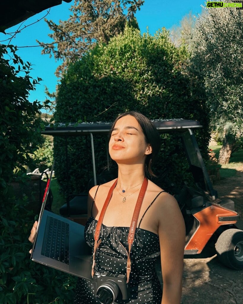 Helga Krapf Instagram - Me every chance I get to fill up on some natural Vitamin D since moving from a tropical country to one that has four seasons but is mostly cold and cloudy. 😅🇵🇭🙃🇩🇪