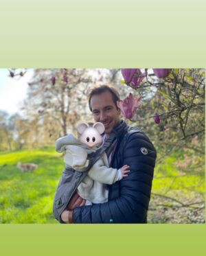 Héloïse Martin Instagram - Il y a 1 an je te rencontrais enfin 🌸🤍
Ma petite Rosita, mon petit jambon, mon bébé d’amour…
J’ai appris à devenir maman chaque jour un peu plus, chaque jour un peu mieux…
‌
J’ai découvert un amour inconditionnel grace à toi et tu fais de moi une maman comblée 🥹🤍
Aujourd’hui tu as soufflé ta première bougie, je te souhaite un merveilleux anniversaire 🎂 ♥️🥰👧🏼😍🌷
‌
1- Ta première bougie
2-Toi, avant que tu arrives
3-L’aventure de l’allaitement incroyable, j’ai eu beaucoup de chance
4-Nos ballades en famille
5-aah…le train avec un bébé ! Courage à tous les parents ! maintenant je suis dans votre team 😅🤣😩
6-Sa première piscine
7-Sa première plage, et toujours en porte bébé
8-Avec ton super papa
9-Ta première soirée parisienne
10-C’est aussi ça la nouvelle vie de maman
‌
Je t’aime 🌸♥️
‌