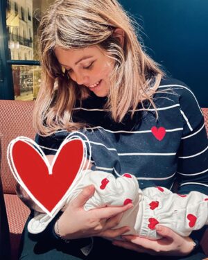 Héloïse Martin Instagram - 💕Ma première fête 💕
Je suis tellement fiere d’être ta maman ma petite Rose, ne change rien, je t’aime fort fort fort (plus que tout meme…🌸)
⠀
Et bonne fête à toutes les mamans 🫶🏼
⠀#fetedesmeres #happymothersday 
Merci pour la Tenue duo @emoi_emoi