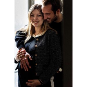 Héloïse Martin Instagram - Nous 💙 Et notre petit garçon qui arrive bientôt 💙
Mon coeur est rempli d’amour…

Photo @camillepiovesan 
Tenue @seraphinematernityfrance 
En kiosque dès aujourd’hui @galafr 

#momoftwo #itsaboy #pregnancy #momtobe #happy