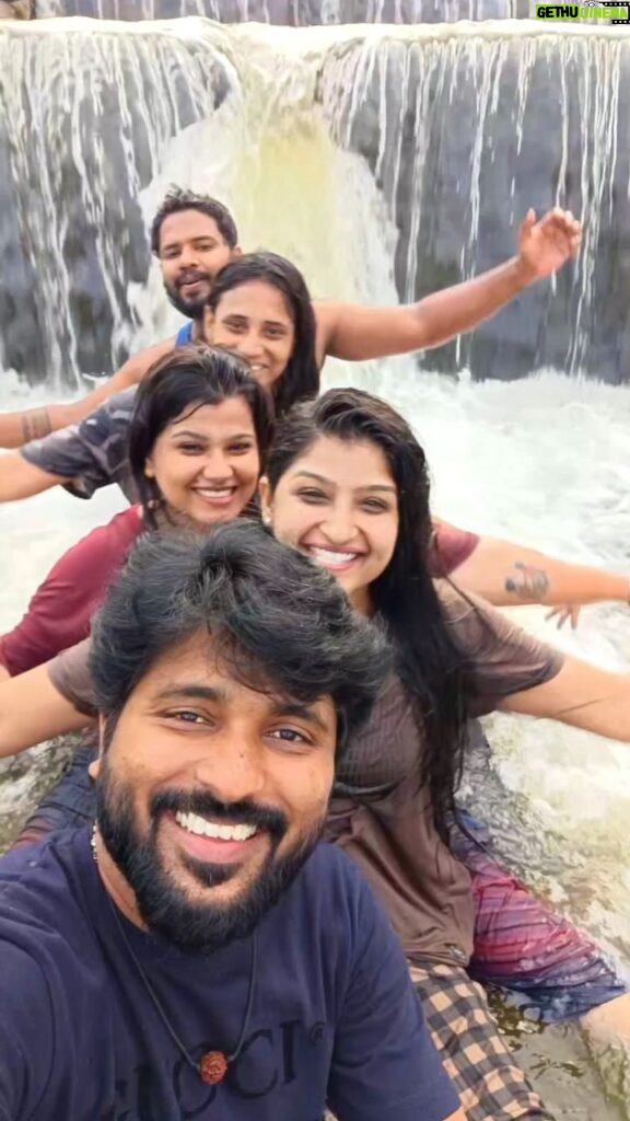 Hema Dayal Instagram - Friendship forever ❤️❤️ #anuselva #trending #madurai #tamil #veerapandi #theni #happiness #friendship #hemadayal #hemadayal18 #hema #smile #enjoyment #trip #memories #travelling @anu.official23 @she_s_a_magic @mano96official