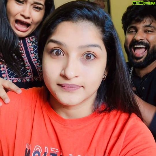 Hema Dayal Instagram - Tag ur Friends 😂😂😂😂 Enaku motham 2 friends 🤣🤣🤣 Fun With my Friends @_selva_official_ 🤣😂🤣😂 #anuselva #hemadayal #reelsinstagram