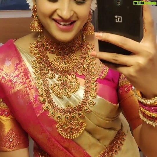 Hema Dayal Instagram - ❤️😍🙈 . Costume: @lithas_rentals Jewellery:@lithas_jewellery . . #hemadayal18#hemadayal #hema #meenakshiponnungaserial #zeetamilserials #viduthalai #lovesongs #explorepage #explore #reels