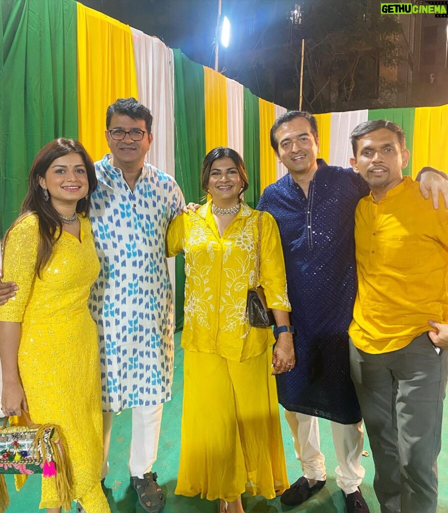 Hemal Ingle Instagram - Bathed in golden hues, the haldi ceremony brings together generations and we create some great memories together. 💛✨My dream of ‘Dada mala ek Vahini aan’ coming true 🥳 1: Bahin Bhavala Halad lavtana 2: Sisters striking a pose with their Mamas 3: Main squeeze with my baby bro who is not a baby anymore 😪 4: We know how to make teenagers awkward 🤭 . . 👗: @tanyasbenzfashion ❤️❤️