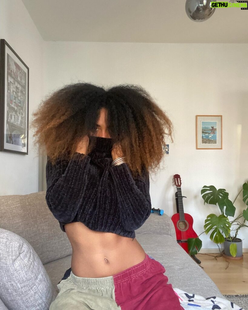 Herizen F. Guardiola Instagram - Freed my hair from the braids! Having a crown appreciation day🦁♥️ The feeling of taking my hair out is comparable to taking off your bra after a long ass day! Good lord I feel free 😂😮‍💨