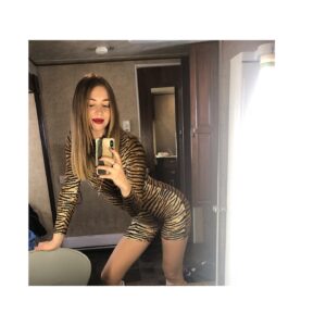 Hermione Corfield Instagram - That’s a wrap on WHT2 🤝 spent most of the last few months thinking it was coming home and now we’re actually going home. Just in time for Eve to have her baby and to see @babiryebukilwa ‘s Cake !! Thank you for having us cardiff it’s been 🔥 @bbcstudios @showtime #wehunttogether