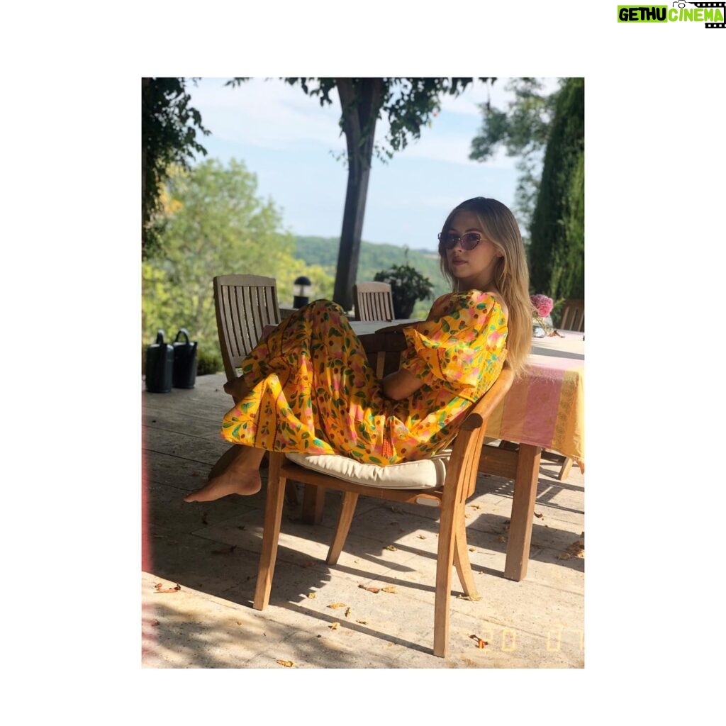 Hermione Corfield Instagram -