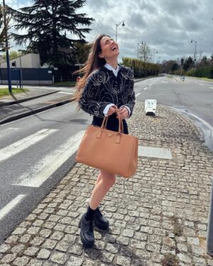 Hiba Tawaji Instagram - Always on the go with my #PradaGalleria @prada 🚦🎧🎤 🚌