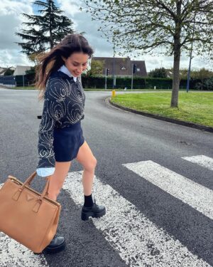 Hiba Tawaji Instagram - Always on the go with my #PradaGalleria @prada 🚦🎧🎤 🚌