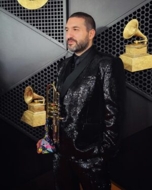 Hiba Tawaji Instagram - For me, he is my winner #Grammys 🏆❤️ @ibrahimmaaloufofficial 
@recordingacademy 

Stylist @theparislibby 
Dress & suit @dolcegabbana 
Make up @elojelloseropian 
Hair @lucy_gedjeyan 

#grammyawards #grammys2024 #todocolores
#hibatawaji #ibrahimmaalouf
