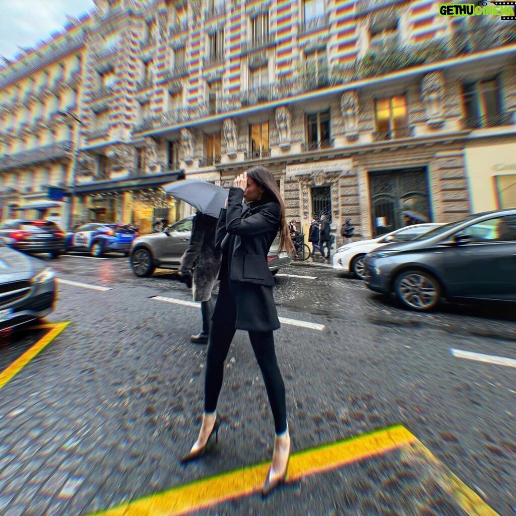 Hiba Tawaji Instagram - 🖤 @stephanerolland_paris #pfw #parisfashionweek