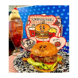 Higuchi Kaede Instagram - お世話になっているあにゃさんのカフェへ行ってきました🍟🍔🍿🥤
めちゃおいしかった🏆💭

#あにゃ
#ちみたん
#ちみたんアメリカン
#ちみたんカフェ