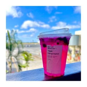 Higuchi Kaede Instagram - Thanks for winter vacation✈️🏖️☀️🌺

お休みをいただいて家族で旅行してきました！
風邪引いたりして大変でしたが…🤧良い経験。

今回は初めて行く場所ばかりでした❗️
何投稿かに分けて写真アップします📷✨

お土産もらってない人は連絡くださーい🤭
事務所の控え室にも置いてあるのでご自由に🌈

#hawaii #hawaiitrip 
#kaeteて誰やねん✋
#ハンバーガー何円すんねん✋
#老後住めるか不安になってきた✋
#でもまた行くからな😤
#iphone15proカメラ最強📸