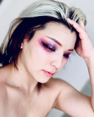 Hikaru Shida Instagram - Red smoky eyes 👁️💄
#hikarushida #aew