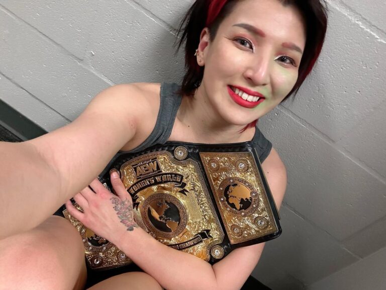 Hikaru Shida Instagram - I did it!! You all did it!! We did it together because I couldn’t do this without you guys! Thank you so much, I heard you this time 😭✨ . AEW女子チャンピオンに返り咲きました！！ コロナ禍で無観客のチャンピオンだった私が、200回の記念放送のメインイベントでお客さんの前でベルトを取ることができました。夢のような瞬間でした！ #AEWDynamite  #AEWDynamite200 #AndNew #holyshida
