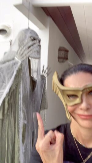Hilary Shepard Instagram - All  the ghouls are soooo jealous of moi! Don’t hate me because I’m beautiful….hate me because I’m the BADDEST BEE-ATCH #evilqueen there ever was and ever will be‼️🤪😈🏴‍☠️☠️ #divatox #powerrangers #spacepirate