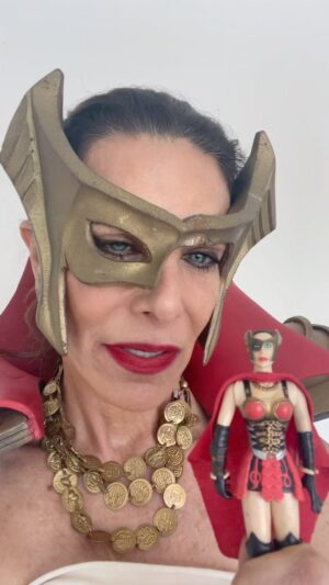 Hilary Shepard Instagram - ❤️Bee-atch stole my look! And while we’re on the subject , why  don’t #evilqueens get more than one outfit ‼️⁉️ #divatox #bitchstolemylook #actionfigure #minime #powerrangers #spacepirate #evilqueen