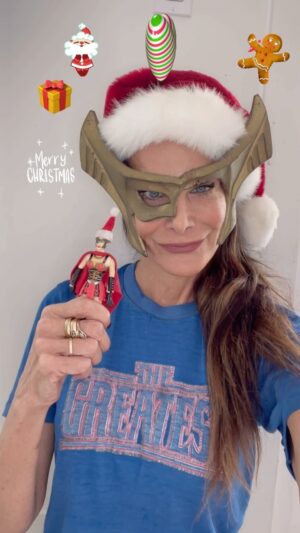 Hilary Shepard Instagram - Best @cameo ever‼️Who wants a #cameo from moi for #christmas ⁉️ link in bio … #divatox #hohoho #powerrangers