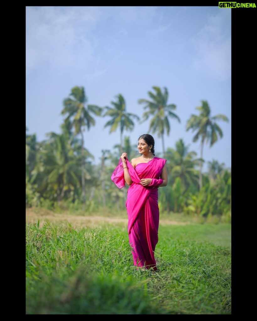 Hima Bindhu Instagram - సంక్రాంతి శుభాకాంక్షలు🎋 Pc: @gowri_photography Embark on a musical journey with me as I’m starring in the mesmerizing Telugu album “Sandelakusini” by @upadrastasunitha 🌟 Immerse yourself in the enchanting melodies, brought to life by the musical genius Dr. Josyabhatla. 🎶 Concept & Direction by Nani Babu, with lyrics penned by Aruna Devireddy. Keys and rhythms program by Prakash Rex. Mix & Mastered by Prakash Rex. Cinematography, Editing & Color Grading by Ganesh B Parugani. Co-Director & Dialogues by Ashok Tirumani. Publicity Designs by RC Designs. Produced by Mango Mass Media. 🔥 #Sandelakusini #SunithaUpadrasta #TeluguMusic #NewRelease