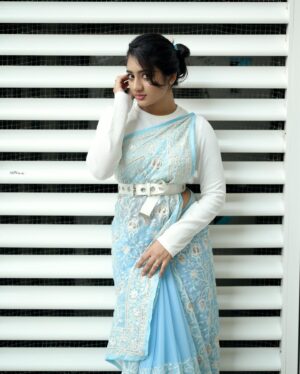 Hima Bindhu Instagram - Sky☁️❄️blue🩵 saree @style_in_threads_ 

Wrapped in sky blue hues, she painted the day with her grace.

#love #instagood #photooftheday #fashion #me #art #repost #saree #blue