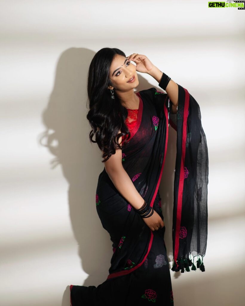 Hima Bindhu Instagram - In the elegance of a black saree, a beautiful smile adorned with a lovely makeover by @poshmakeover_priya every moment becomes a masterpiece captured by the artistry of @karthipalaniappan.photography #BlackSareeElegance #PoshMakeover #StudioxCaptured #BeautifulSmile #FashionMoment #StudioxArtistry #LovelyInBlack #PicturePerfect In the elegance of a black saree, a beautiful smile adorned with a lovely makeover by @poshmakeover_priya every moment becomes a masterpiece captured by the artistry of @karthipalaniappan.photography #BlackSareeElegance #PoshMakeover #StudioxCaptured #BeautifulSmile #FashionMoment #StudioxArtistry #LovelyInBlack #PicturePerfect