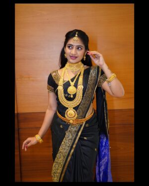 Hima Bindhu Instagram - 🖤Black and Gold⚜️
#sareelove #traditional