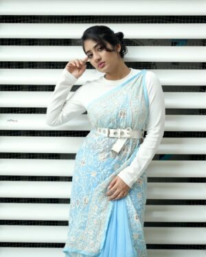 Hima Bindhu Instagram - Sky☁️❄️blue🩵 saree @style_in_threads_ 

Wrapped in sky blue hues, she painted the day with her grace.

#love #instagood #photooftheday #fashion #me #art #repost #saree #blue