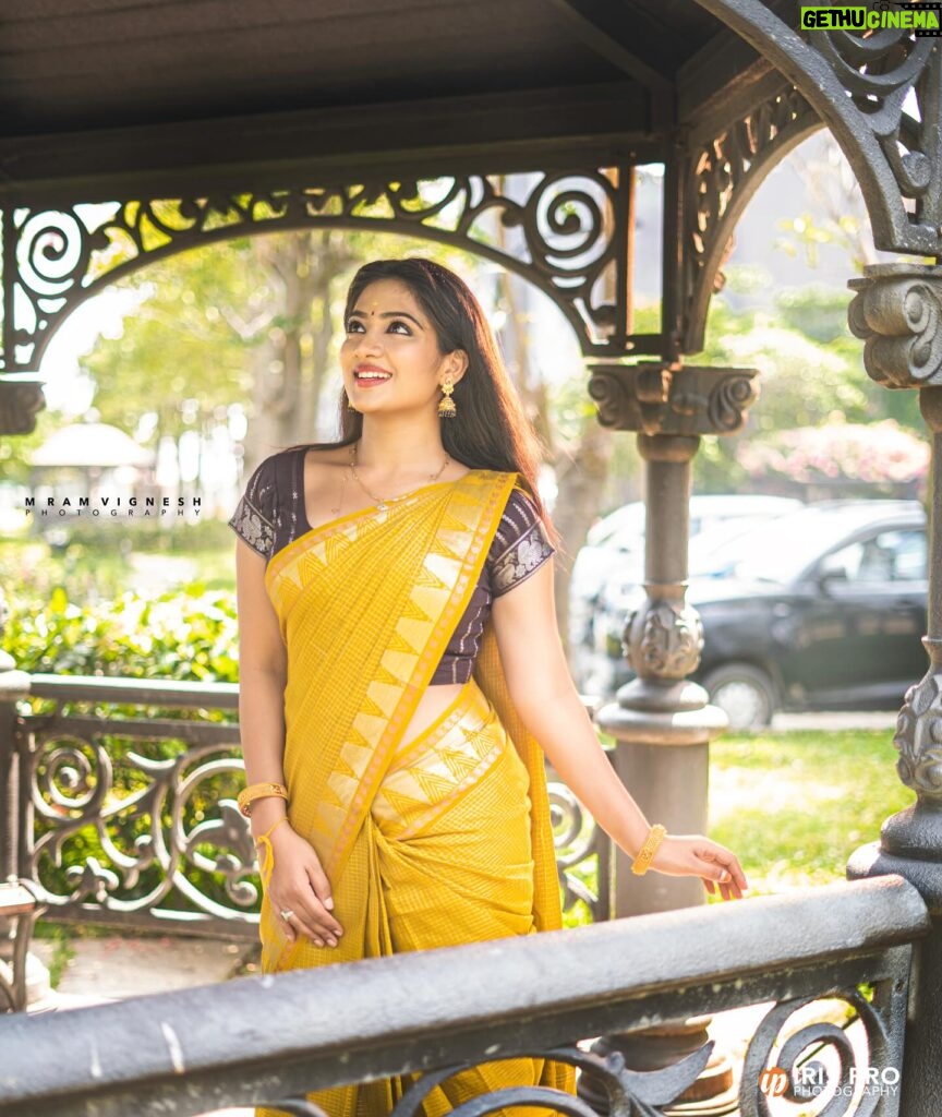 Hima Bindhu Instagram - #chennaisenthamizh Saree & blouse @sarang_thesareeshop Shot by @irisproweddingphotography