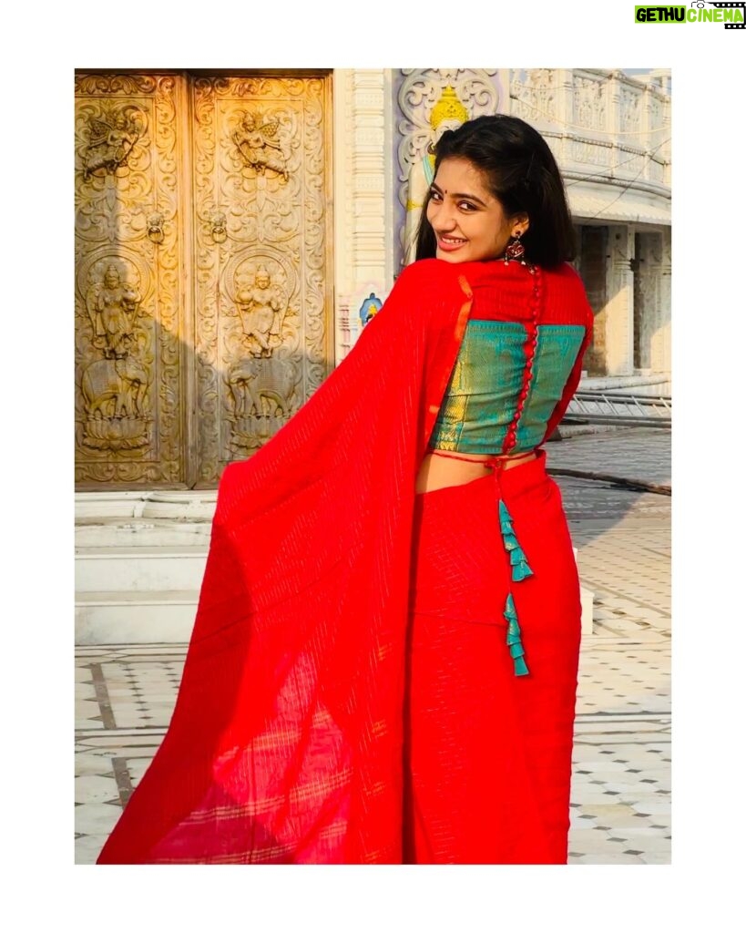 Hima Bindhu Instagram - Your beauty in a lovely saree is a masterpiece that paints the canvas of lasting joy, and your smile is the brushstroke of eternal happiness. Saree & blouse @sarang_thesareeshop #SareeJoy #SmileCanvas #EternalBeauty