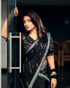 Hima Bindhu Instagram - Totally feeling the vibes of black and silver! Rocking that timeless elegance in every fold. This stunning saree is a creation by @style_in_threads_
Pc @sathyaphotography3 
🌟🖤 #sareeswag #saree #dazzling #styleinthreads #elegance