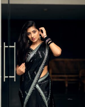 Hima Bindhu Instagram - Totally feeling the vibes of black and silver! Rocking that timeless elegance in every fold. This stunning saree is a creation by @style_in_threads_
Pc @sathyaphotography3 
🌟🖤 #sareeswag #saree #dazzling #styleinthreads #elegance